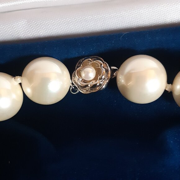 Camrose & Kross 20 Inch Faux Pearl Necklace In Original Case, Vintage - Picture 3 of 13